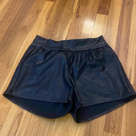 NWT Olivaceous Women’s Black Faux Leather Shorts Size S